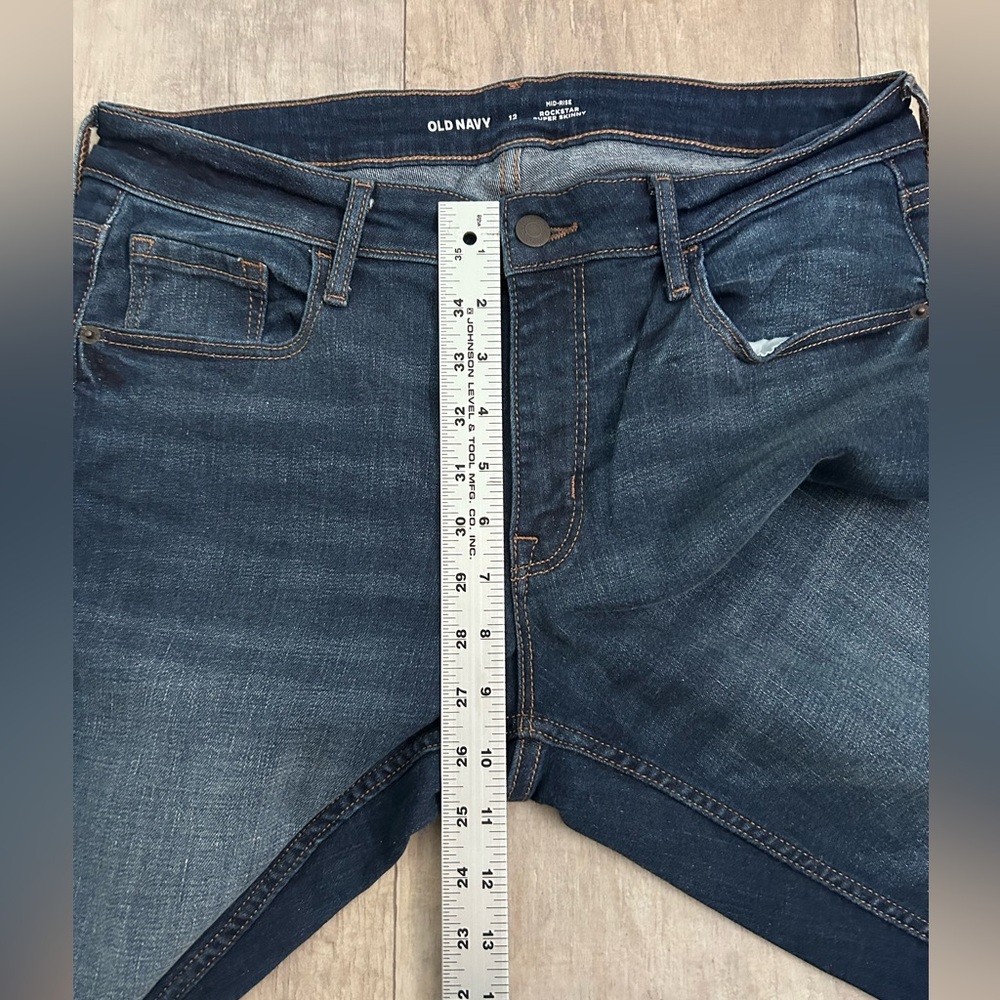 Old Navy Dark Wash Mid-Rise Rockstar Super Skinny Jeans Size 12 - Like New - Picture 4 of 5